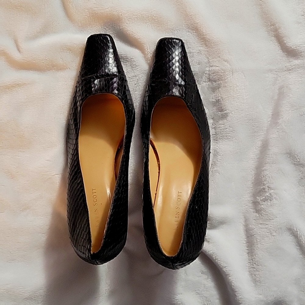 Karen Scott Snakeskin Pumps